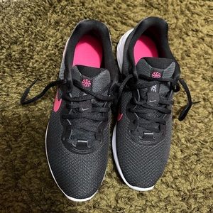 Women’s Nike Revolution 6 Running Shoes Black and Pink Brand New size 8 W